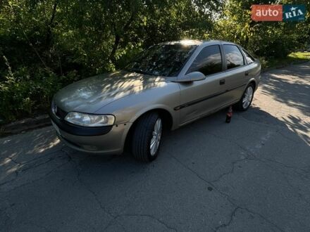 Серый Опель Вектра, объемом двигателя 1.8 л и пробегом 300 тыс. км за 2100 $, фото 1 на Automoto.ua