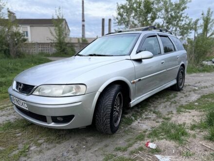 Сірий Опель Вектра, об'ємом двигуна 1.8 л та пробігом 123 тис. км за 1999 $, фото 1 на Automoto.ua