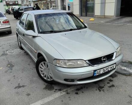 Сірий Опель Вектра, об'ємом двигуна 1.6 л та пробігом 273 тис. км за 2200 $, фото 1 на Automoto.ua