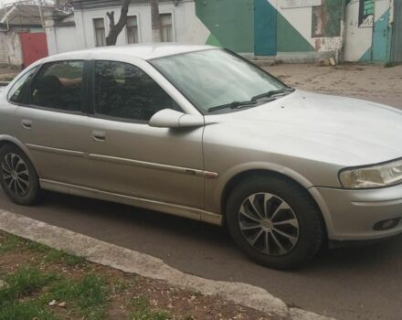 Сірий Опель Вектра, об'ємом двигуна 2 л та пробігом 4 тис. км за 2000 $, фото 1 на Automoto.ua