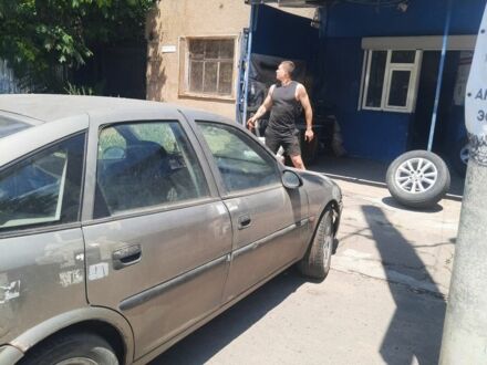 Сірий Опель Вектра, об'ємом двигуна 1.6 л та пробігом 150 тис. км за 23 $, фото 1 на Automoto.ua