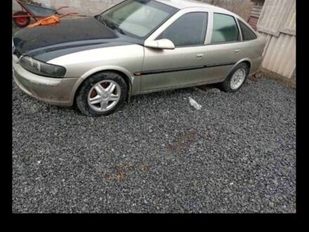 Серый Опель Вектра, объемом двигателя 2 л и пробегом 450 тыс. км за 1100 $, фото 1 на Automoto.ua