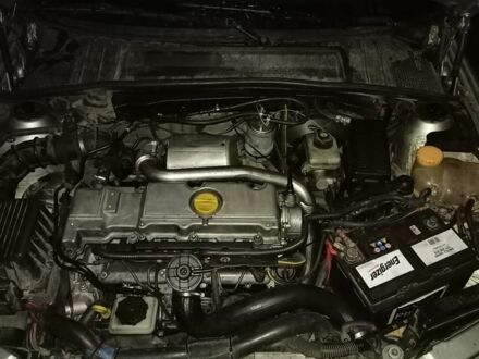 Сірий Опель Вектра, об'ємом двигуна 0.22 л та пробігом 315 тис. км за 3400 $, фото 1 на Automoto.ua