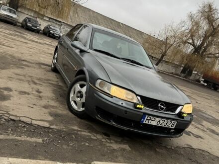 Серый Опель Вектра, объемом двигателя 2.2 л и пробегом 350 тыс. км за 2100 $, фото 1 на Automoto.ua