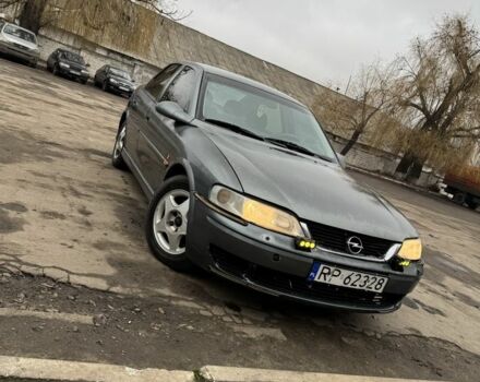 Серый Опель Вектра, объемом двигателя 2.2 л и пробегом 350 тыс. км за 2100 $, фото 1 на Automoto.ua