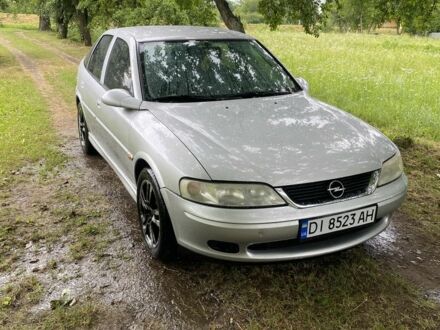 Серый Опель Вектра, объемом двигателя 1.6 л и пробегом 291 тыс. км за 2800 $, фото 1 на Automoto.ua