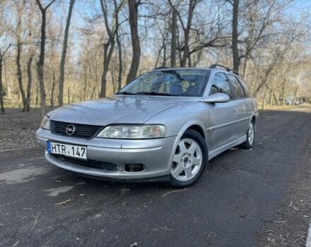 Серый Опель Вектра, объемом двигателя 2.2 л и пробегом 300 тыс. км за 1299 $, фото 1 на Automoto.ua
