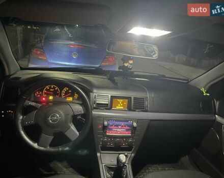 Серый Опель Вектра, объемом двигателя 2.17 л и пробегом 300 тыс. км за 3750 $, фото 1 на Automoto.ua