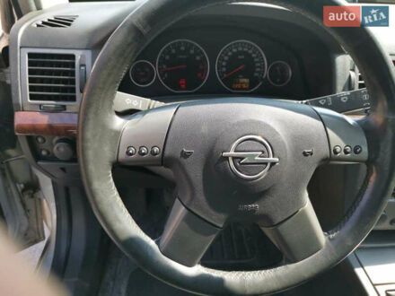 Опель Вектра 2003 в Ивано-Франковске на Automoto.ua Серый Опель Вектра, объемом двигателя 2.2 л и пробегом 235 тыс. км за 3950 $, фото 1 на Automoto.ua