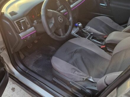 Серый Опель Вектра, объемом двигателя 2.2 л и пробегом 300 тыс. км за 3699 $, фото 1 на Automoto.ua