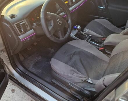 Сірий Опель Вектра, об'ємом двигуна 2.2 л та пробігом 300 тис. км за 3699 $, фото 1 на Automoto.ua