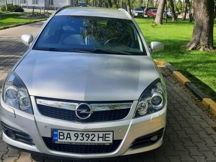 Опель Вектра 2007 у Александрие на Automoto.ua Сірий Опель Вектра, об'ємом двигуна 1.9 л та пробігом 257 тис. км за 6500 $, фото 1 на Automoto.ua