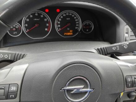 Опель Вектра 2007 в Чернигове на Automoto.ua Серый Опель Вектра, объемом двигателя 2.2 л и пробегом 243 тыс. км за 4900 $, фото 1 на Automoto.ua