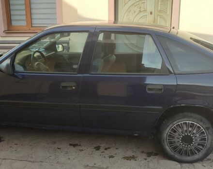 Синий Опель Вектра, объемом двигателя 1.6 л и пробегом 100 тыс. км за 599 $, фото 4 на Automoto.ua