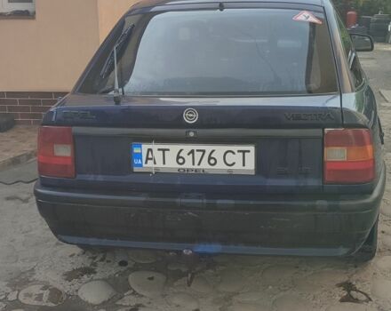 Синий Опель Вектра, объемом двигателя 1.6 л и пробегом 100 тыс. км за 599 $, фото 3 на Automoto.ua