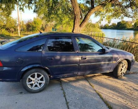 Синий Опель Вектра, объемом двигателя 2 л и пробегом 300 тыс. км за 2000 $, фото 4 на Automoto.ua