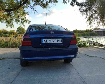 Синий Опель Вектра, объемом двигателя 2 л и пробегом 300 тыс. км за 2000 $, фото 6 на Automoto.ua