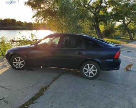 Синий Опель Вектра, объемом двигателя 2 л и пробегом 300 тыс. км за 2000 $, фото 3 на Automoto.ua