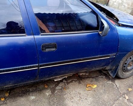 Синий Опель Вектра, объемом двигателя 1.6 л и пробегом 90 тыс. км за 350 $, фото 8 на Automoto.ua