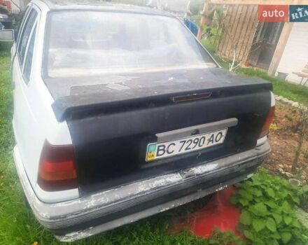 Опель Вектра 1988 в Верховине на Automoto.ua Синий Опель Вектра, объемом двигателя 1.8 л и пробегом 120 тыс. км за 550 $, фото 2 на Automoto.ua