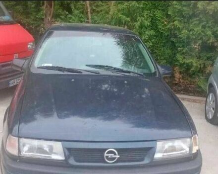 Синий Опель Вектра, объемом двигателя 1.8 л и пробегом 300 тыс. км за 1010 $, фото 4 на Automoto.ua