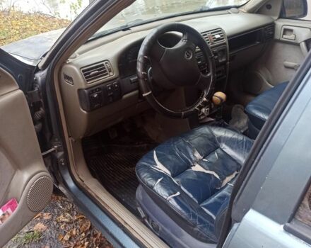 Синий Опель Вектра, объемом двигателя 1.6 л и пробегом 358 тыс. км за 800 $, фото 9 на Automoto.ua