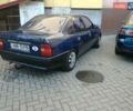 Синий Опель Вектра, объемом двигателя 1.8 л и пробегом 240 тыс. км за 950 $, фото 1 на Automoto.ua