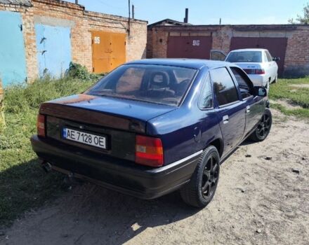 Опель Вектра 1989 в Александрие на Automoto.ua Синий Опель Вектра, объемом двигателя 2 л и пробегом 350 тыс. км за 1400 $, фото 3 на Automoto.ua