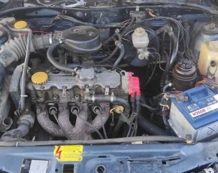 Синий Опель Вектра, объемом двигателя 1.8 л и пробегом 660 тыс. км за 2200 $, фото 3 на Automoto.ua