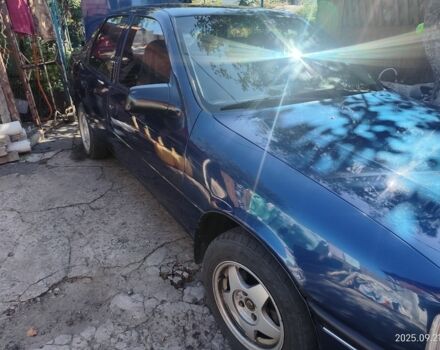 Синий Опель Вектра, объемом двигателя 1.6 л и пробегом 350 тыс. км за 2000 $, фото 3 на Automoto.ua