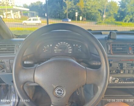 Синий Опель Вектра, объемом двигателя 1.6 л и пробегом 140 тыс. км за 1356 $, фото 3 на Automoto.ua