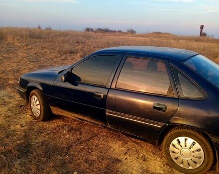 Синий Опель Вектра, объемом двигателя 2 л и пробегом 0 тыс. км за 1000 $, фото 2 на Automoto.ua