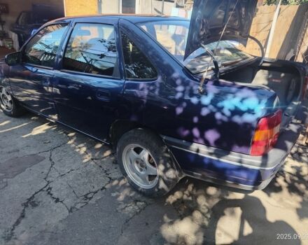 Синий Опель Вектра, объемом двигателя 1.6 л и пробегом 350 тыс. км за 2000 $, фото 1 на Automoto.ua