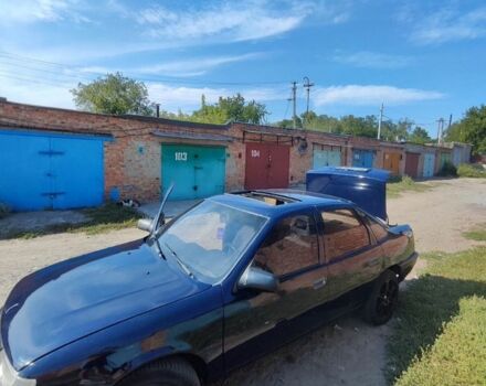Опель Вектра 1989 в Александрие на Automoto.ua Синий Опель Вектра, объемом двигателя 2 л и пробегом 350 тыс. км за 1400 $, фото 1 на Automoto.ua