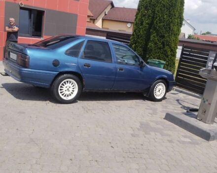 Синій Опель Вектра, об'ємом двигуна 2 л та пробігом 250 тис. км за 1050 $, фото 4 на Automoto.ua