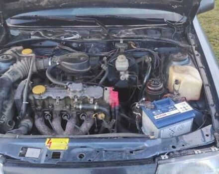 Синий Опель Вектра, объемом двигателя 1.8 л и пробегом 660 тыс. км за 2200 $, фото 6 на Automoto.ua