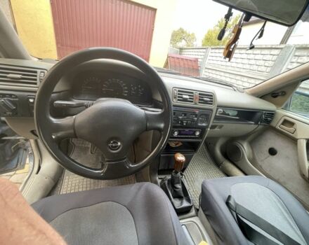 Синій Опель Вектра, об'ємом двигуна 1.8 л та пробігом 425 тис. км за 1000 $, фото 7 на Automoto.ua