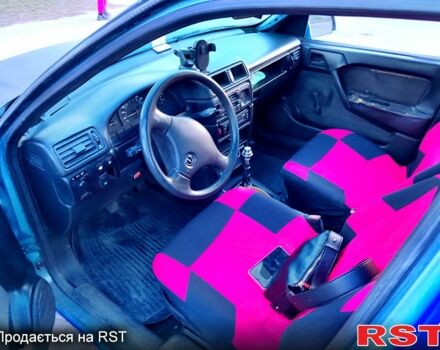 Синий Опель Вектра, объемом двигателя 20 л и пробегом 0 тыс. км за 1250 $, фото 5 на Automoto.ua