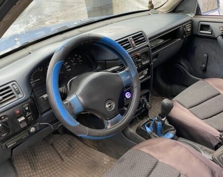 Синий Опель Вектра, объемом двигателя 2 л и пробегом 100 тыс. км за 1024 $, фото 8 на Automoto.ua