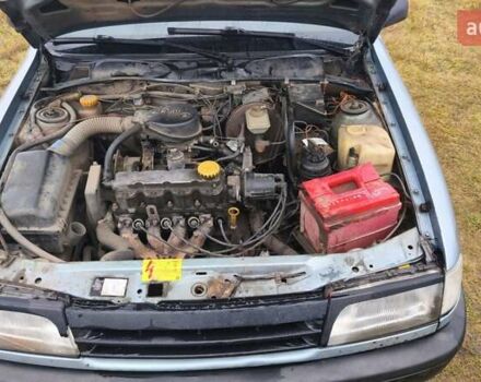 Синий Опель Вектра, объемом двигателя 1.6 л и пробегом 316 тыс. км за 950 $, фото 5 на Automoto.ua