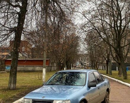 Опель Вектра 1990 в Шостке на Automoto.ua Синий Опель Вектра, объемом двигателя 1.6 л и пробегом 100 тыс. км за 2400 $, фото 4 на Automoto.ua