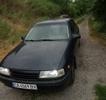 Синий Опель Вектра, объемом двигателя 1.77 л и пробегом 470 тыс. км за 2000 $, фото 4 на Automoto.ua