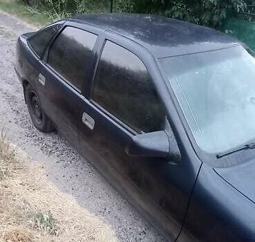 Синий Опель Вектра, объемом двигателя 1.77 л и пробегом 470 тыс. км за 2000 $, фото 9 на Automoto.ua