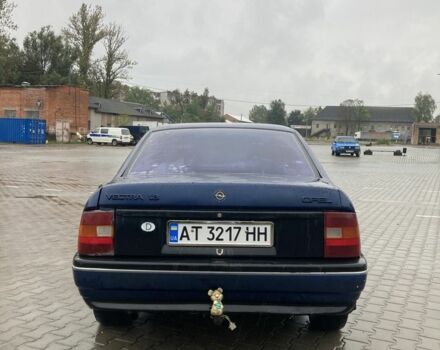 Синий Опель Вектра, объемом двигателя 1.8 л и пробегом 350 тыс. км за 1100 $, фото 4 на Automoto.ua