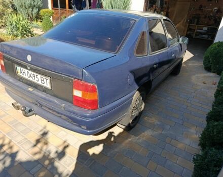 Синий Опель Вектра, объемом двигателя 1.6 л и пробегом 300 тыс. км за 1900 $, фото 2 на Automoto.ua