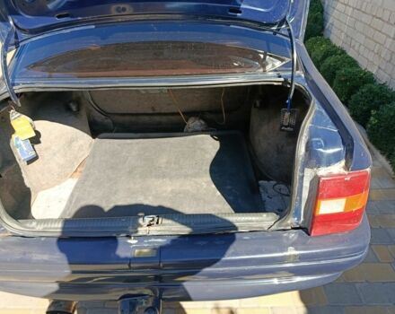 Синий Опель Вектра, объемом двигателя 1.6 л и пробегом 300 тыс. км за 1900 $, фото 4 на Automoto.ua