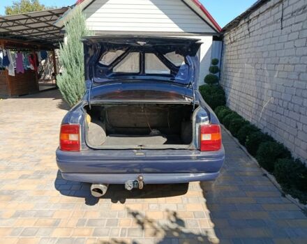 Синий Опель Вектра, объемом двигателя 1.6 л и пробегом 300 тыс. км за 1900 $, фото 3 на Automoto.ua