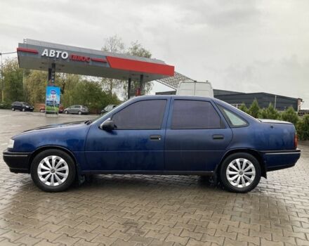 Синий Опель Вектра, объемом двигателя 1.8 л и пробегом 350 тыс. км за 1100 $, фото 2 на Automoto.ua