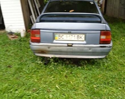 Синій Опель Вектра, об'ємом двигуна 1.6 л та пробігом 250 тис. км за 400 $, фото 9 на Automoto.ua