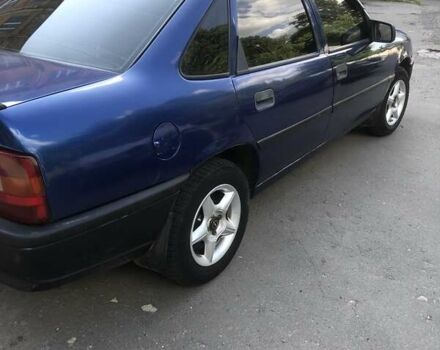 Синий Опель Вектра, объемом двигателя 1.6 л и пробегом 270 тыс. км за 2000 $, фото 2 на Automoto.ua